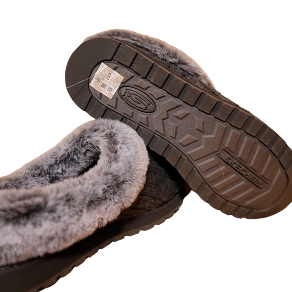 Slippers - Picture 2 of 3